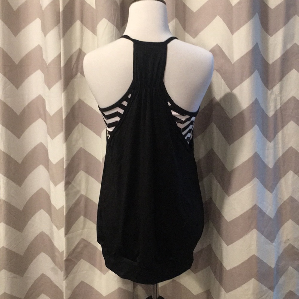 Workout top - Picture 3 of 6